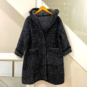 Subtle yet uber stylish A line jacket. Casual or dressy wardrobe staple.